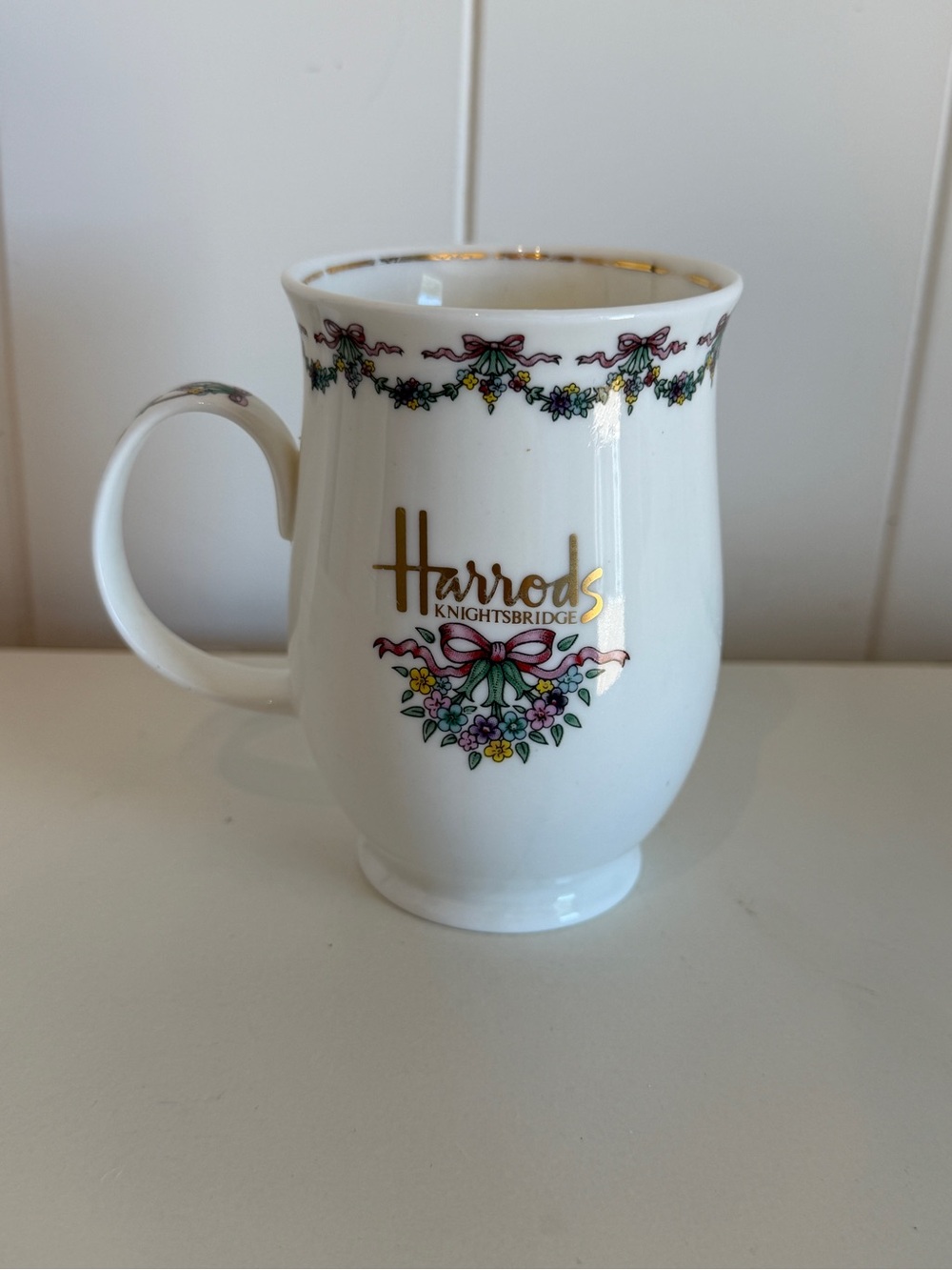 Harrods Knightsbridge BOWS & GARLANDS Fine Bone China MUG England